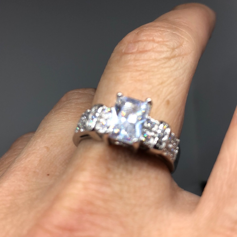 STERLING SILVER 925 stamped White CZ LUX RING SZ 8 - Picture 8 of 8